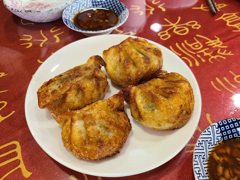 노릇하게 튀겨진 군만두