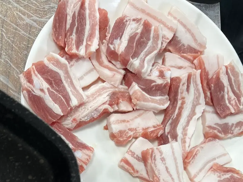 신선한 삼겹살의 클로즈업 샷