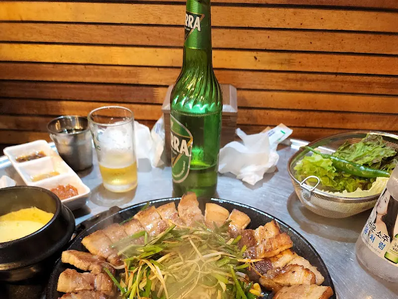 술과 함께 즐기는 삼겹살