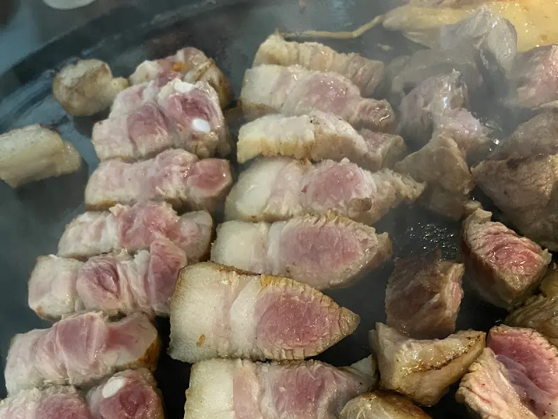 노릇하게 구워진 삼겹살