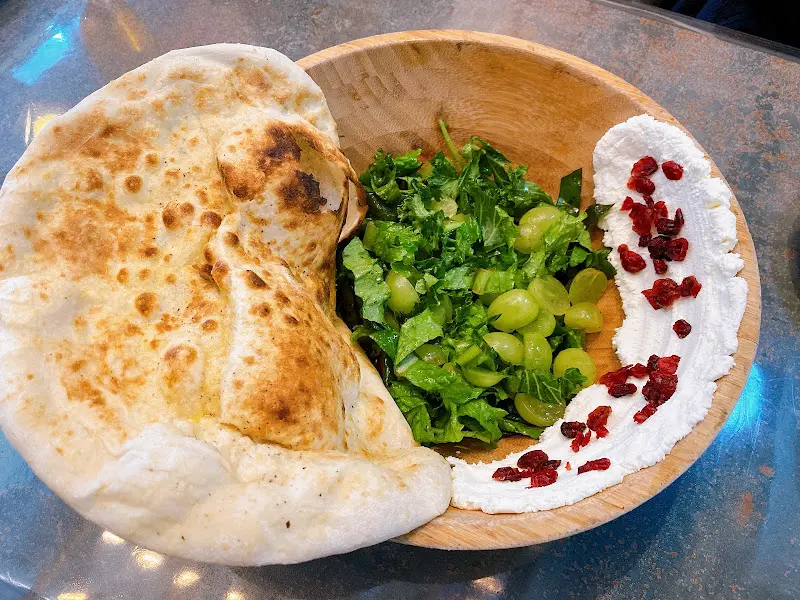 스톤 스트릿의 시그니처 메뉴, 청포도 샐러드