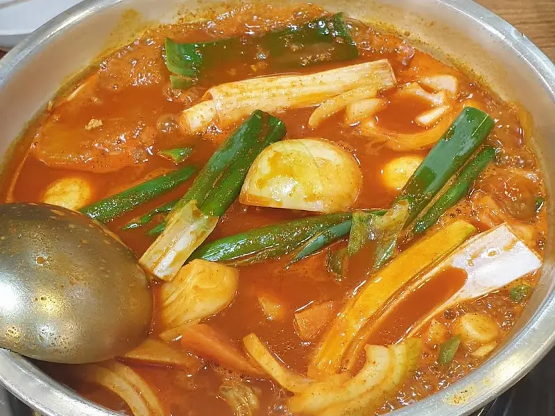 보글보글 끓고 있는 닭볶음탕