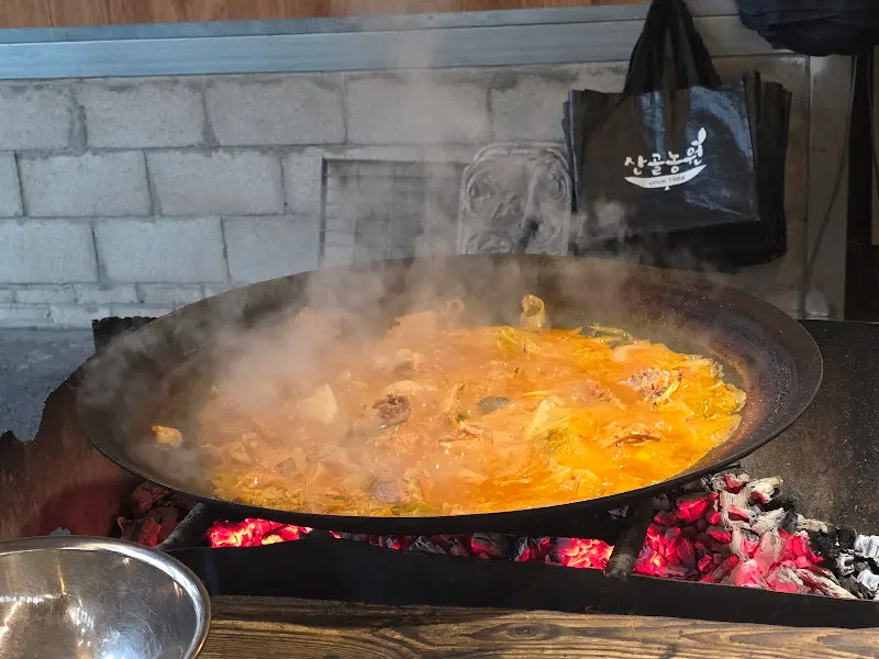 솥뚜껑 닭볶음탕