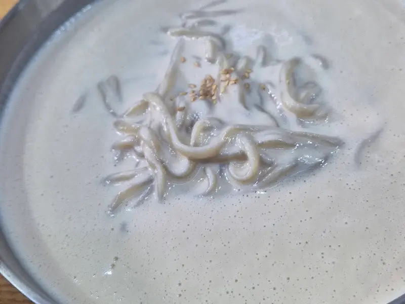 콩국수와 겉절이