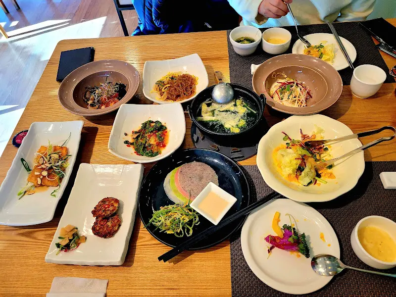 백운한정식 카페 내부