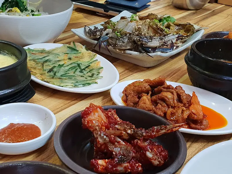 양념게장과 곁들임 반찬