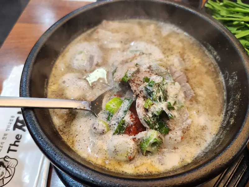 들깨가루가 듬뿍 들어간 돼지국밥