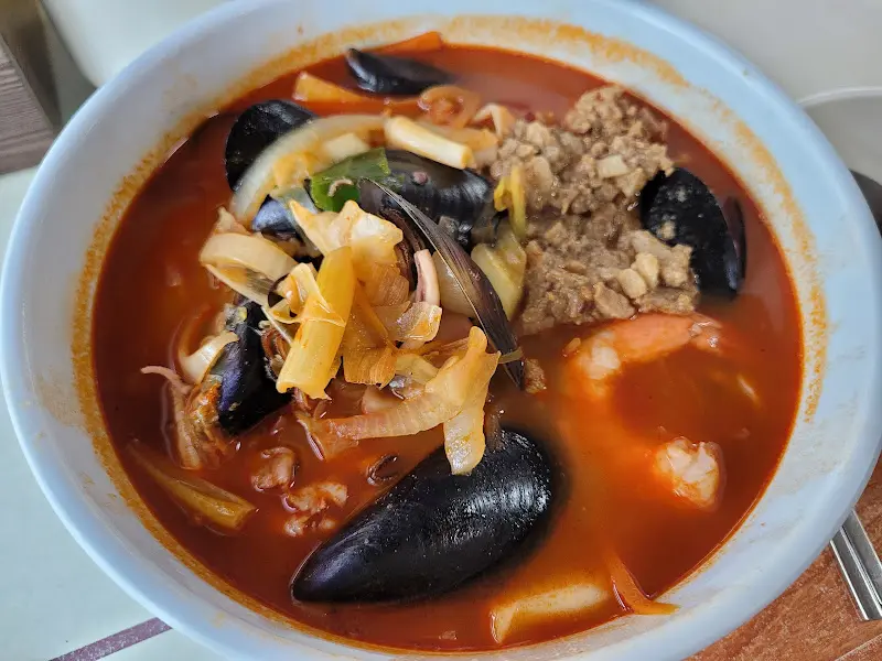 짬뽕에 들어간 신선한 해산물