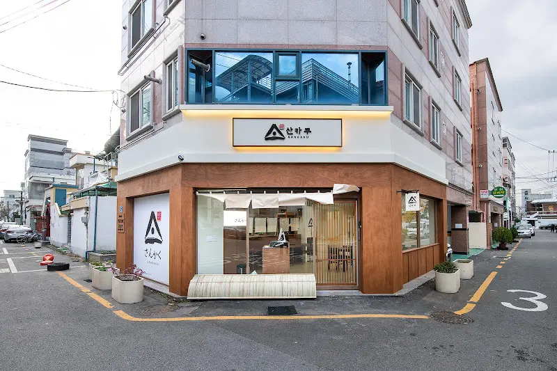 산카쿠 외부 전경