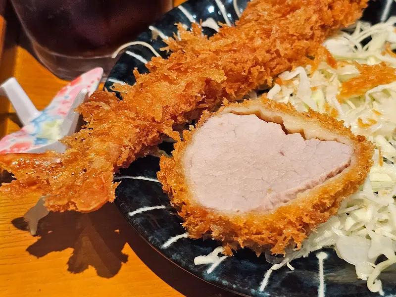 두툼한 돈까스 단면