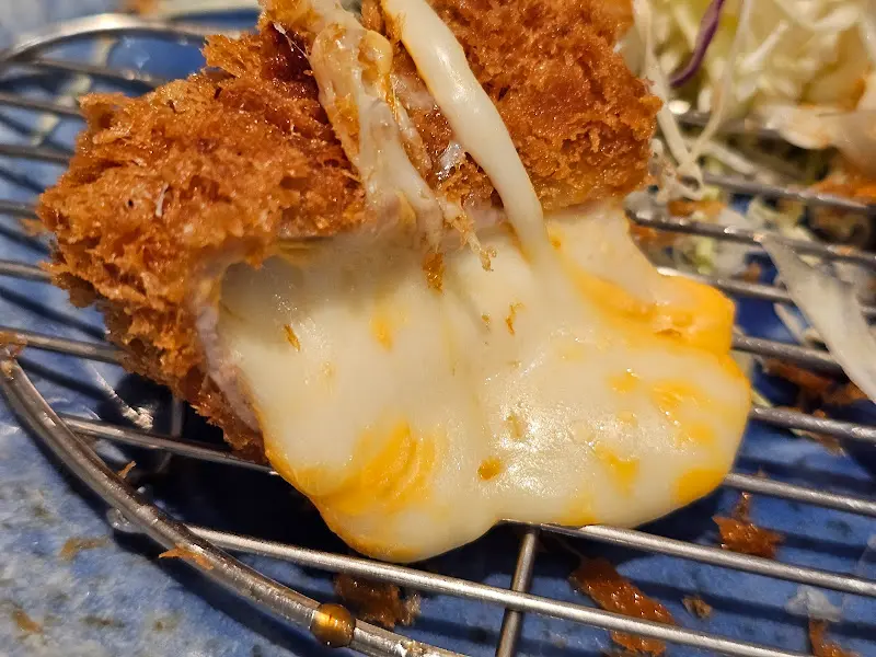 치즈 돈까스의 황홀한 비주얼