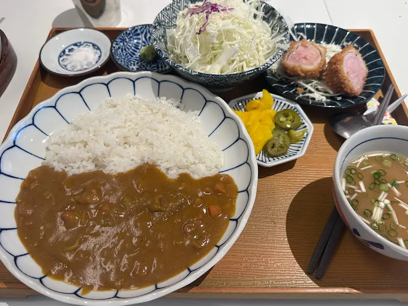 카레와 돈까스의 조화