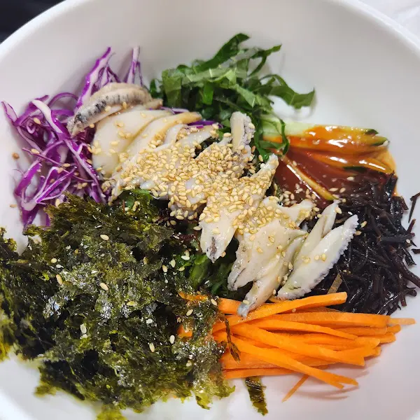 해초전복비빔밥의 클로즈업 샷