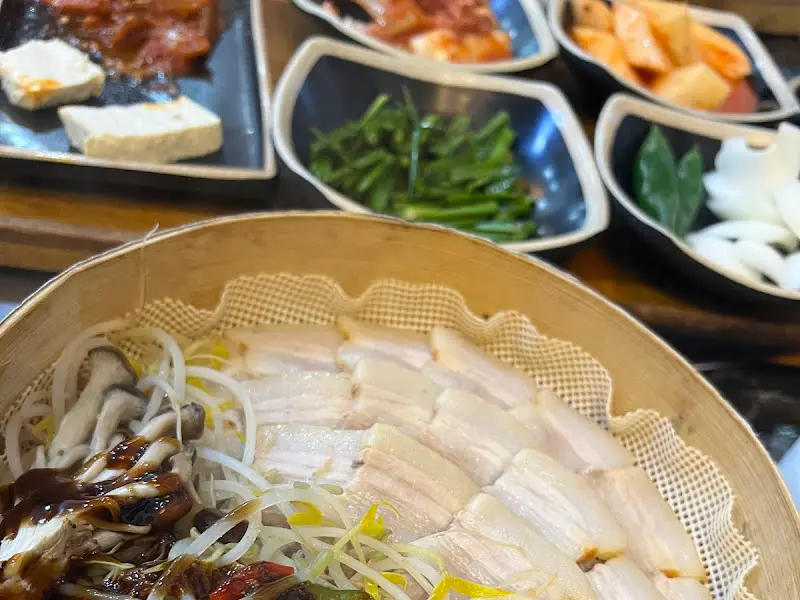 모듬 한 접시의 비주얼