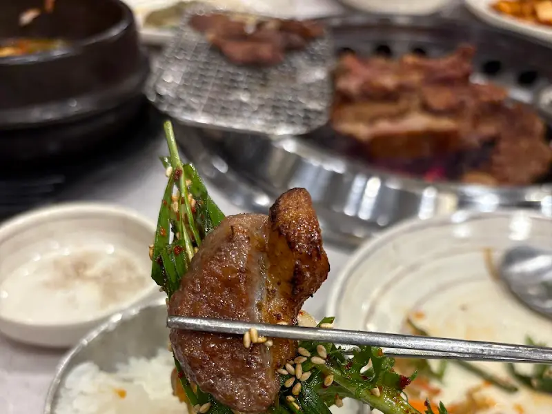 돼지갈비와 함께 즐기는 냉면