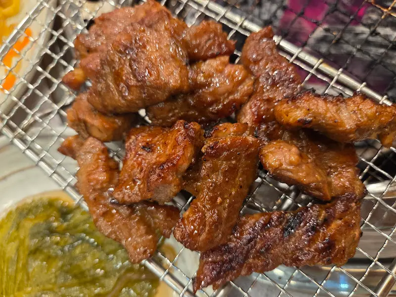 맛있게 구워진 돼지갈비