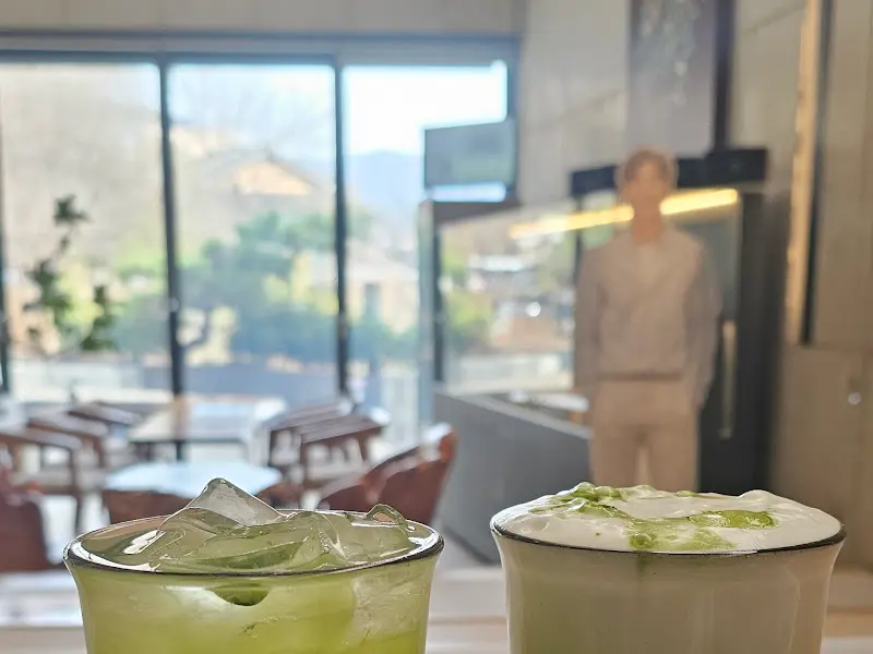 우전 아이스와 녹차라떼