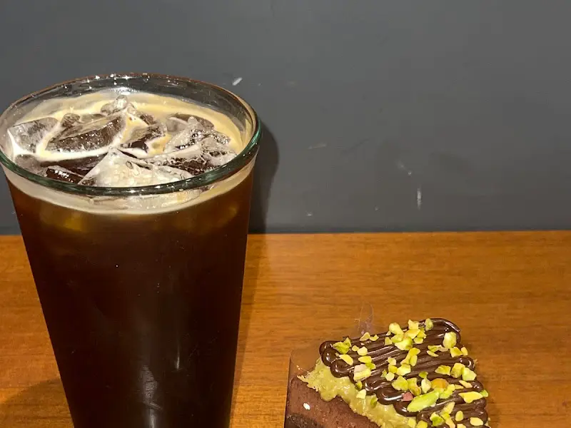 아이스 아메리카노와 케이크