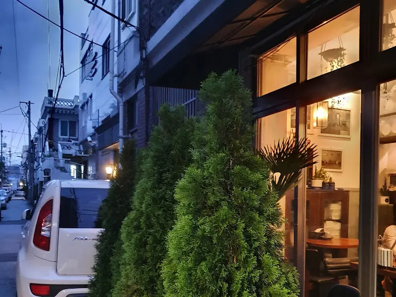 방앗간 외부 풍경