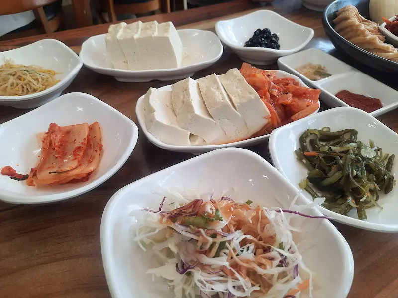 푸짐하게 차려진 한 상