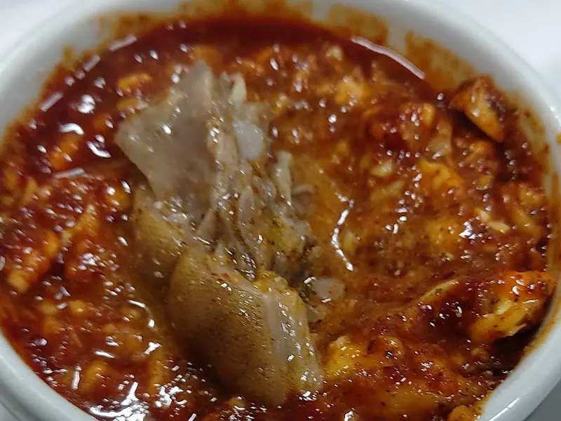 특제 소스에 찍어 먹는 야들야들한 보신탕 고기