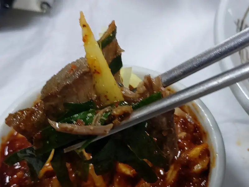 젓가락을 멈출 수 없는 마성의 맛