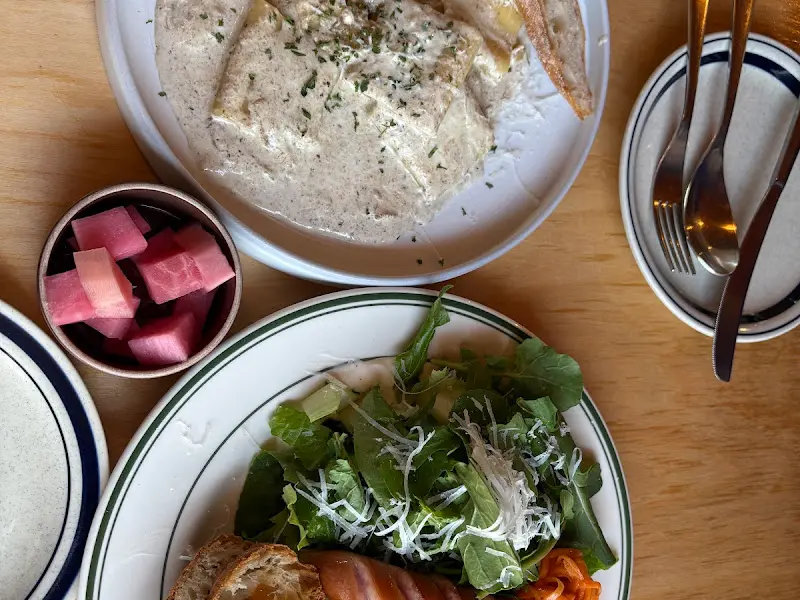 감자 크림 파스타와 샐러드