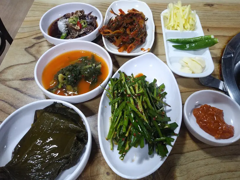 숯불 위에서 익어가는 장어