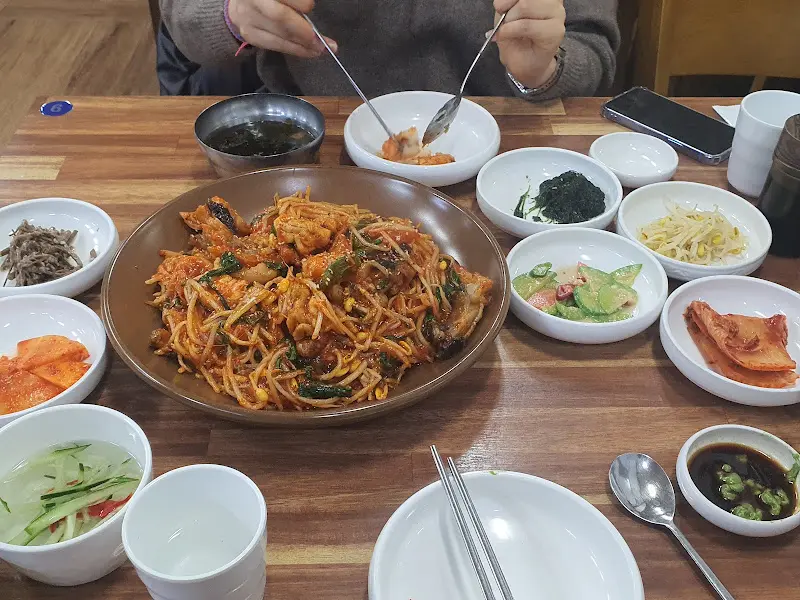 맛있게 비벼진 아구찜