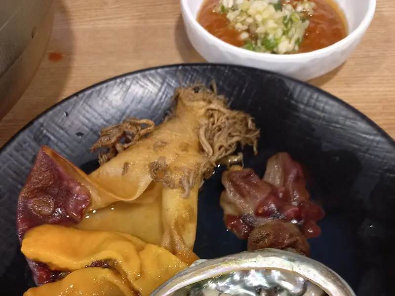 신선한 해산물이 가득한 물회