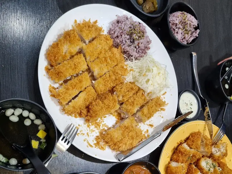 돈까스 한 상 차림