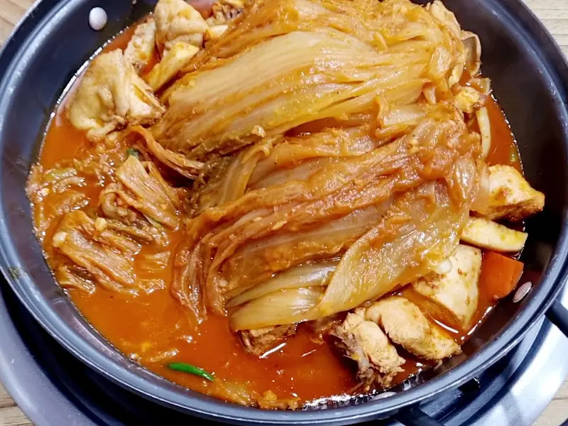묵은지 찜닭 한 상 차림