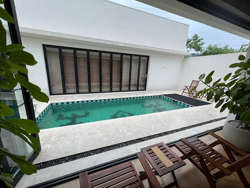 수영장이 보이는 여여로 내부