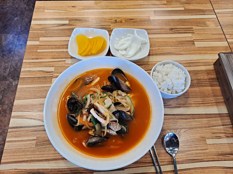 해산물이 푸짐하게 들어간 짬뽕