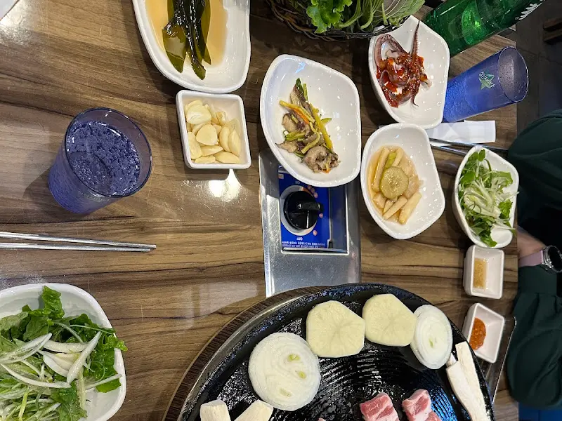 푸짐한 밑반찬 한 상 차림