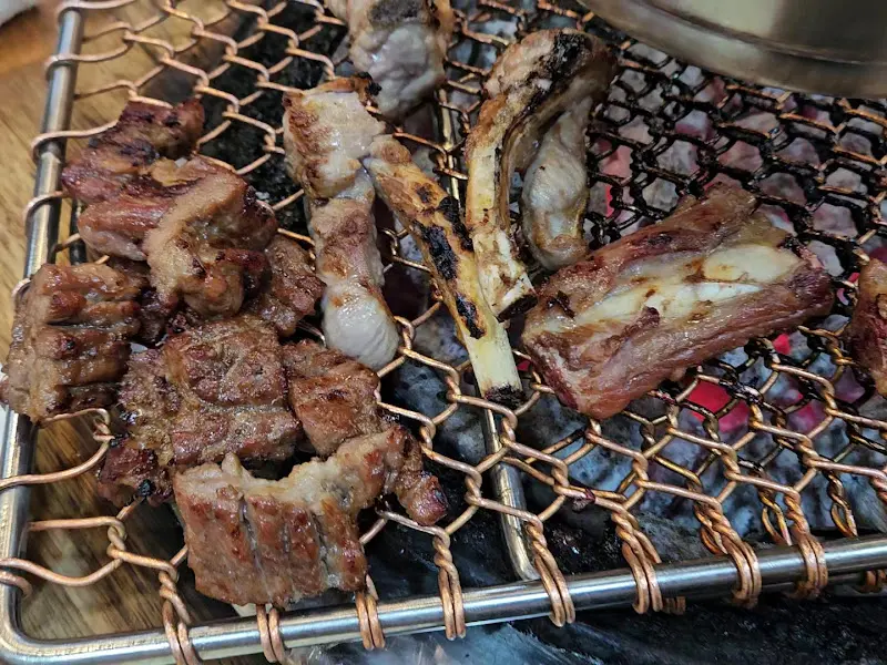 숯불 위 등갈비