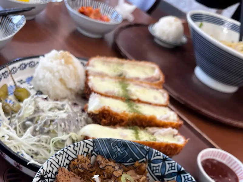 와모짜치즈카츠와 곁들여 먹는 다양한 사이드 메뉴