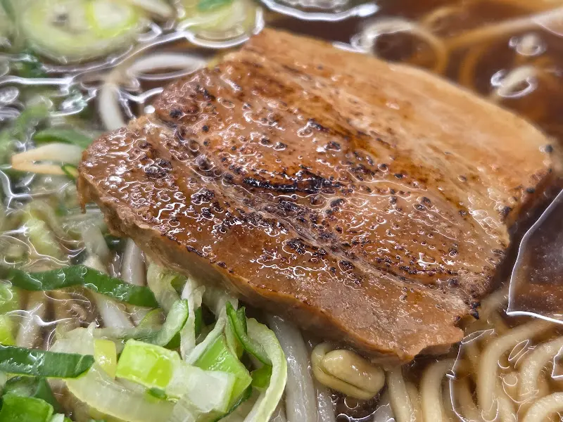 진한 국물이 일품인 돈코츠 라멘의 차슈