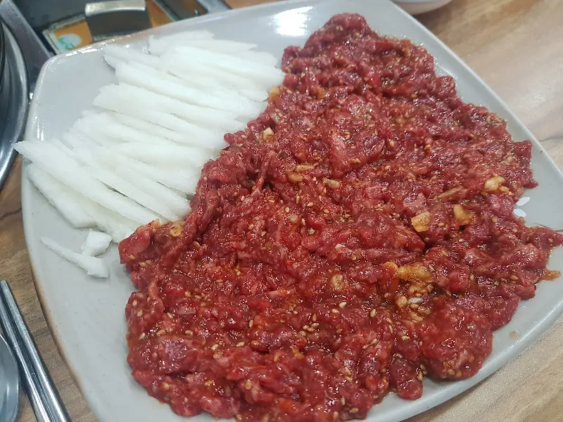 신선한 육회의 모습