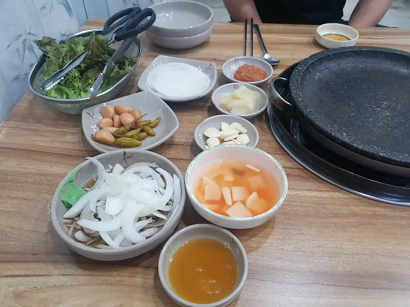 다양한 밑반찬들의 모습