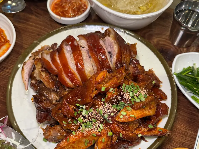 푸짐하게 차려진 뽕족의 한상차림