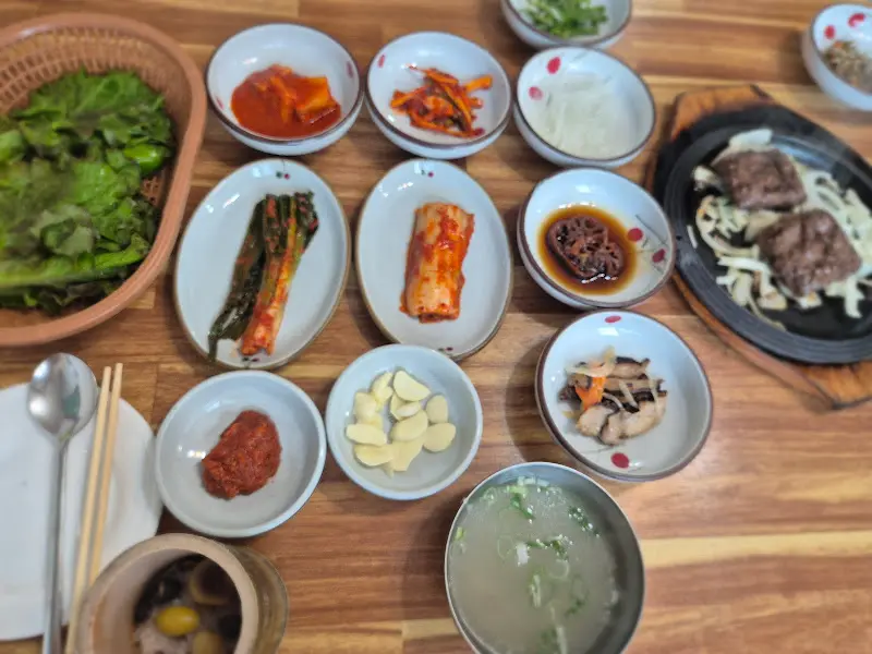 정갈하게 차려진 한상차림