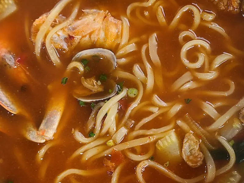 푸짐한 해물칼국수