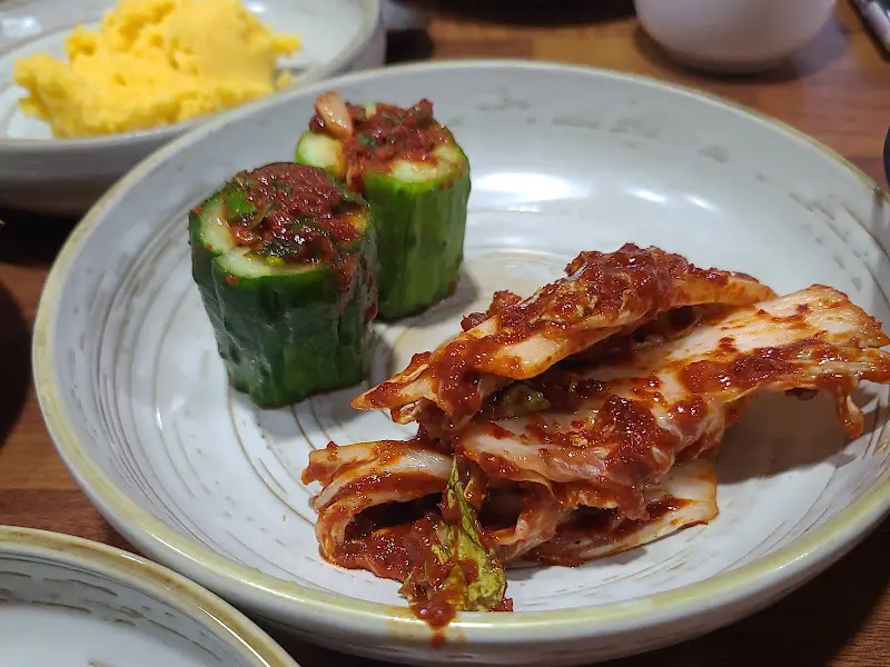 정갈하게 담긴 밑반찬