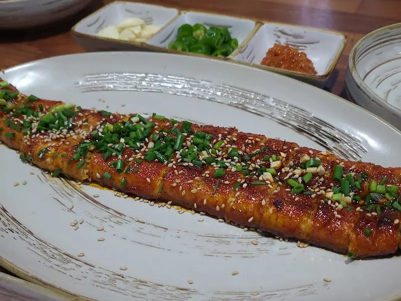 윤기가 흐르는 장어구이