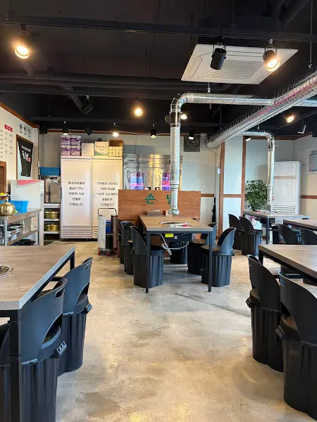 깔끔한 식당 내부