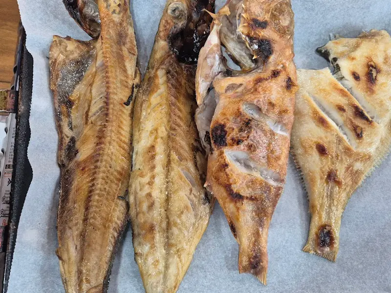 노릇하게 구워진 생선구이