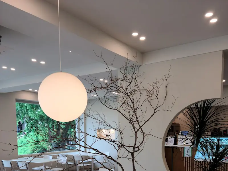 카페 내부 조명