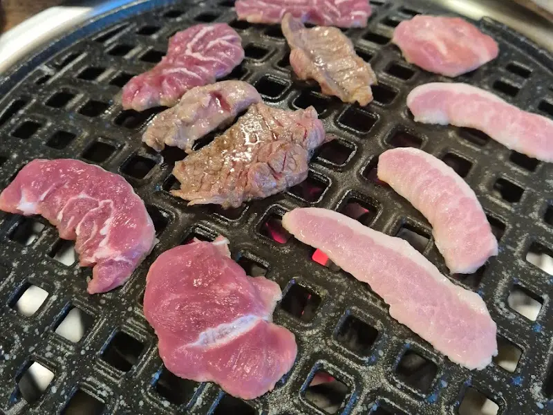 불판 위 천겹살