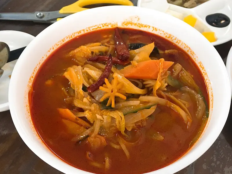 얼큰하고 시원한 국물이 일품인 짬뽕